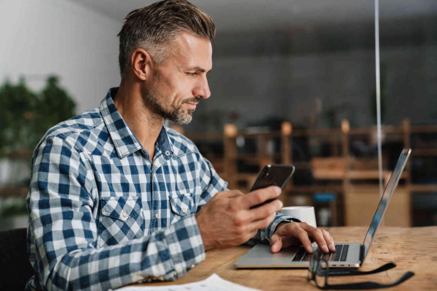 Kompozycja zdrowych składników żywieniowych prezentująca podstawy zbilansowanej diety